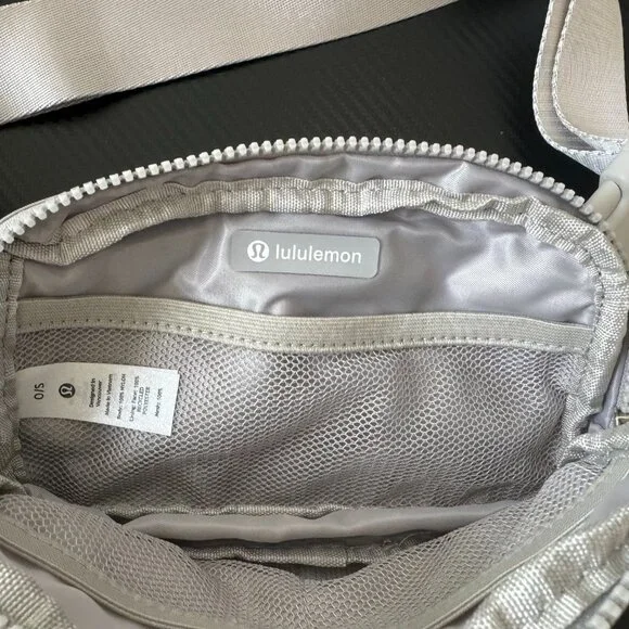 Belt Bag Lululemon 1L New w Tag. Silver - Picture 6 of 6
